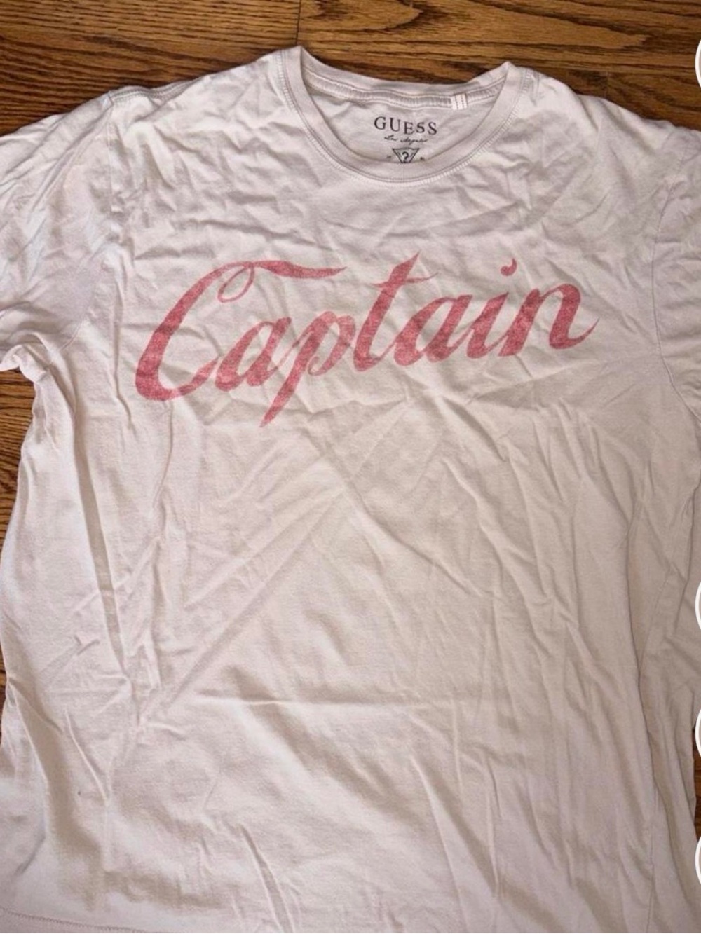 GUESS White Short Sleeve Tee with "Captain" Script. Size Medium. Like New